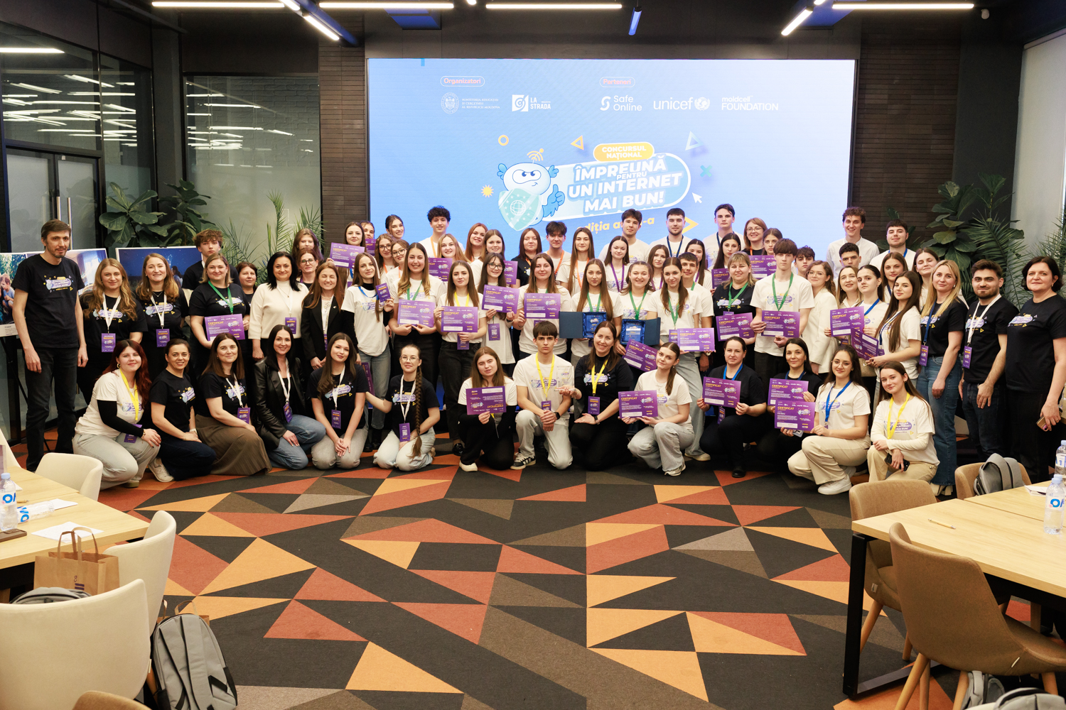 Cea de-a VIII-a ediție a Concursului național „Împreună pentru un internet mai bun” a reunit membrii Consiliilor Elevilor din 12 instituții de învățământ din țară