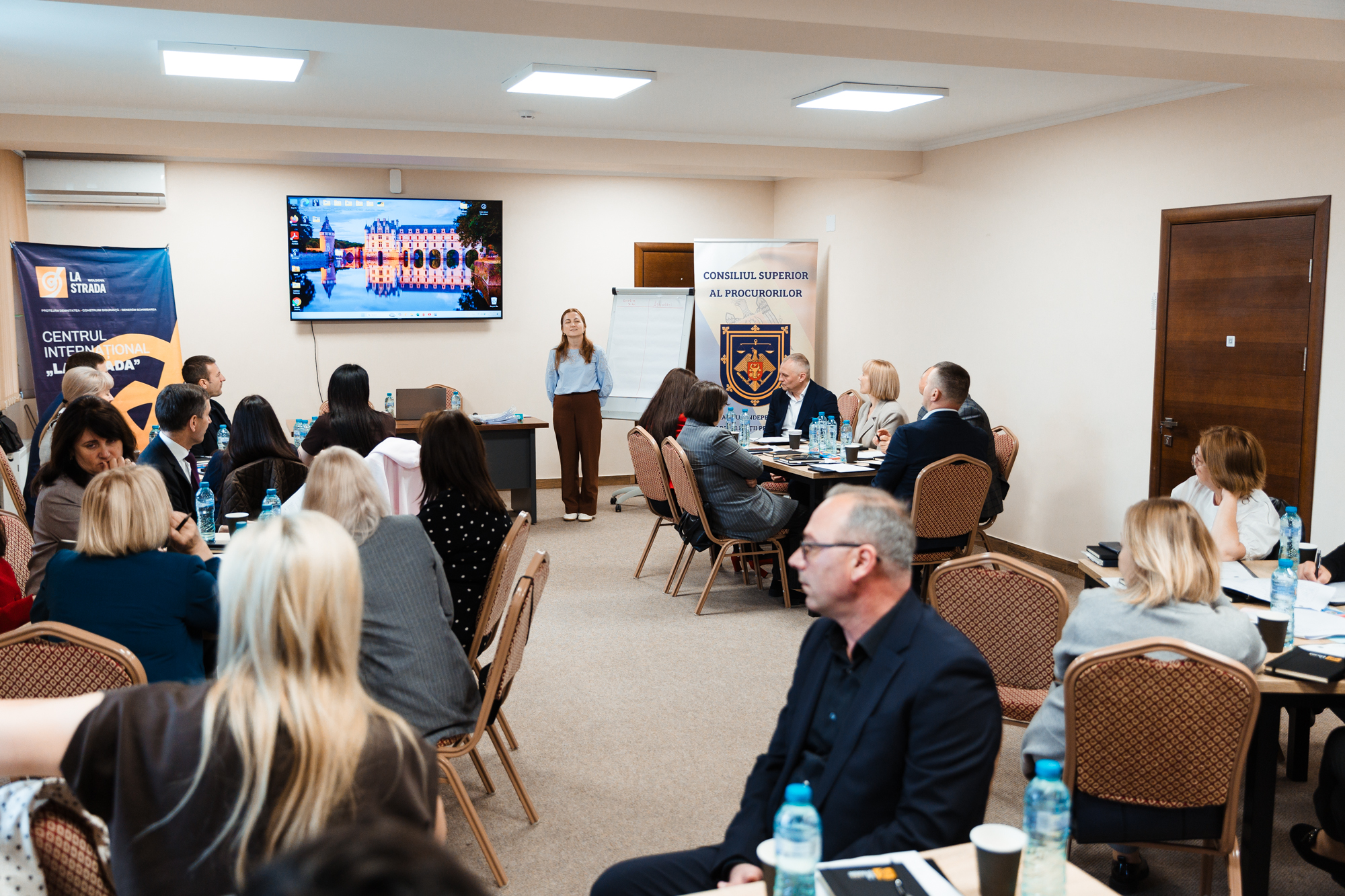 Prevenirea burnoutului în rândul procurorilor, abordată într-un atelier dedicat gestionării traumelor profesionale