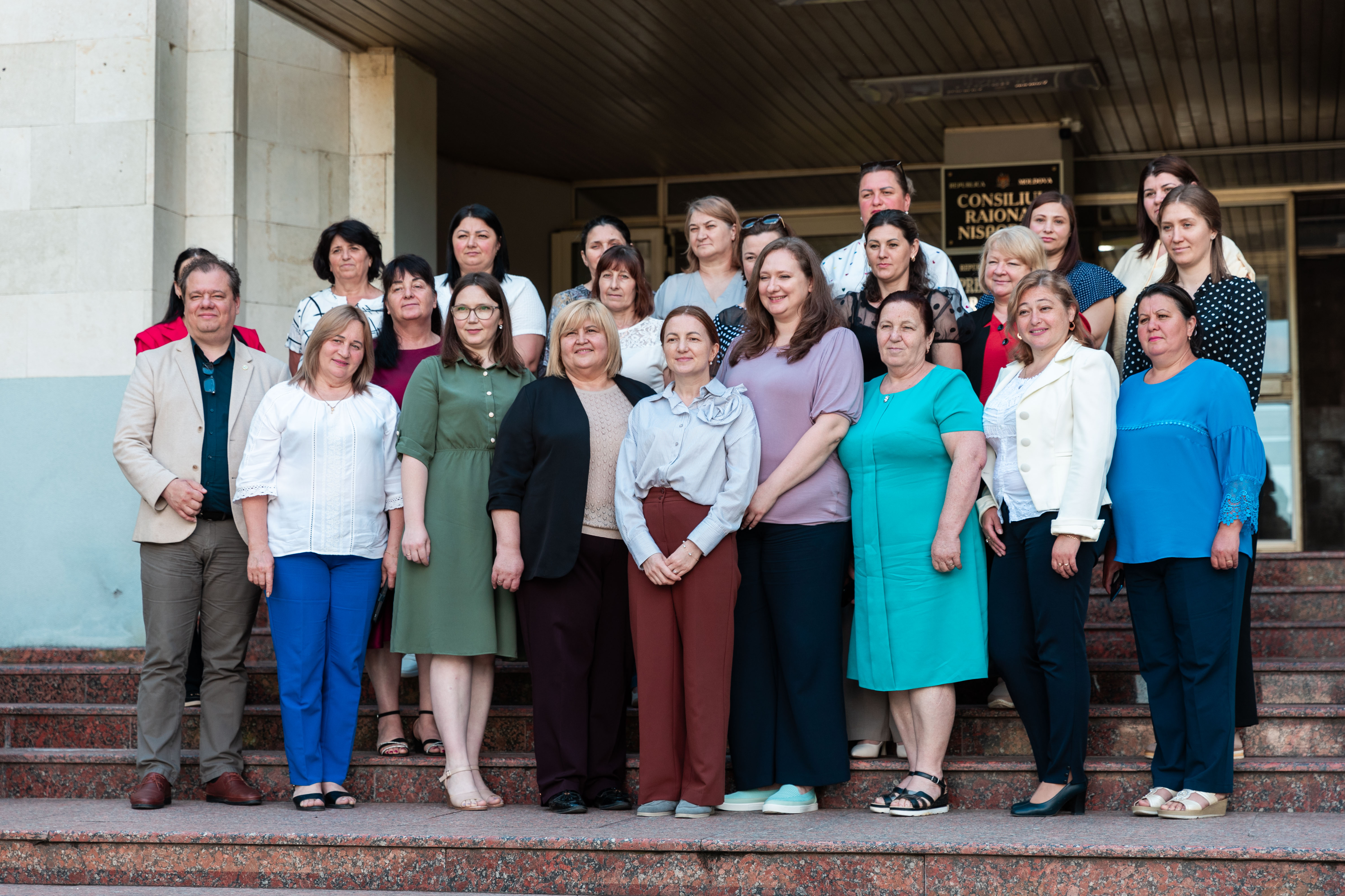 Professionals in the fields of law enforcement, social assistance, healthcare, education, and local public administration are strengthening their capacities to respond to cases of sexual violence against women.