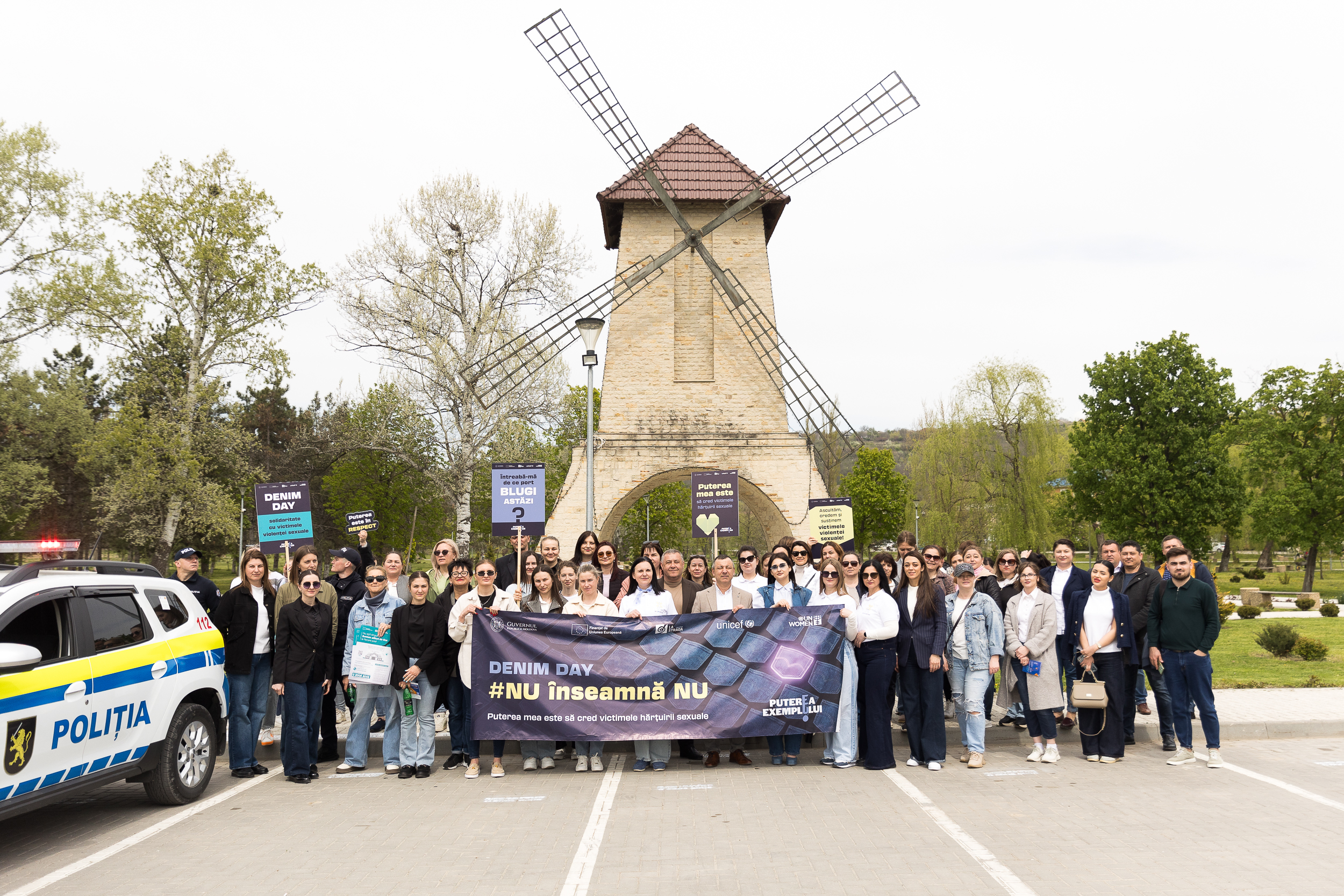 Marșul solidarității cu supraviețuitoarele violenței sexuale a reunit la Nisporeni circa 100 de persoane